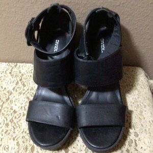 DIVIDED H & M WOMEN’S CHUNKY BLOCK HEEL SIZE 9